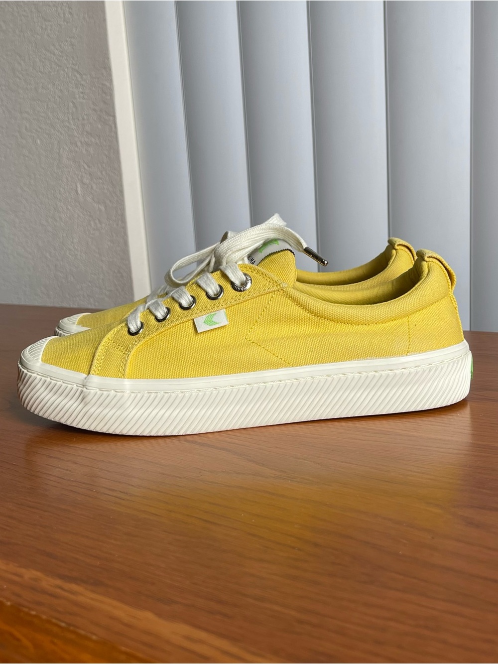 Cariuma Oca Low Canvas Sneakers Yellow Size 7 - Picture 2 of 15